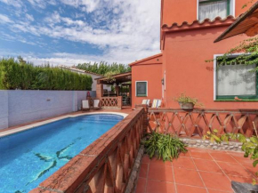 Luring Holiday Home in Girona with Swimming Pool